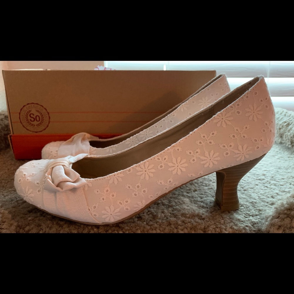 Cream colored wedding or special occasion shoes.